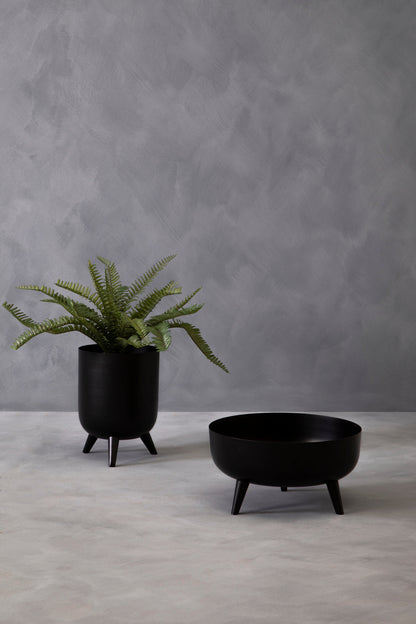 Jessie Black Footed Planter