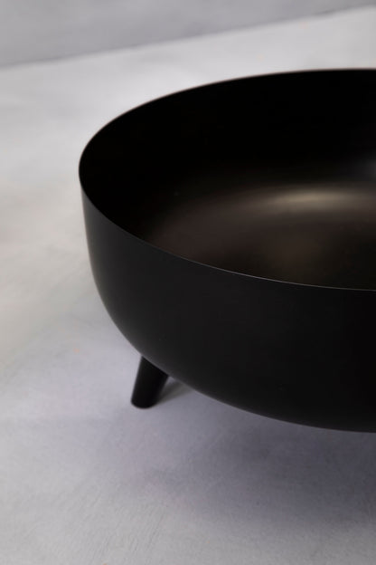 Jessie Black Footed Planter