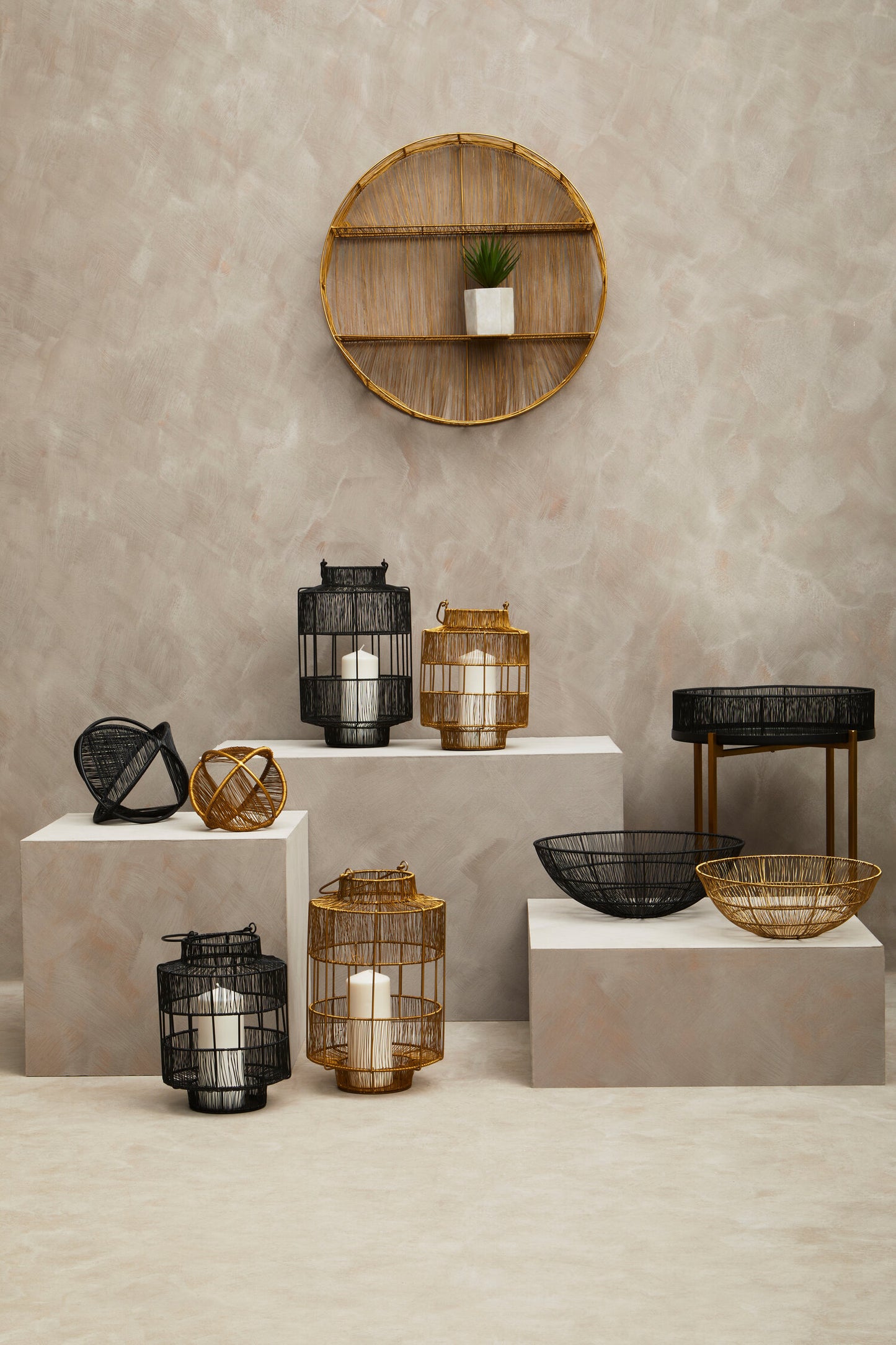 Artemis Gold Wire Round Wall Shelf
