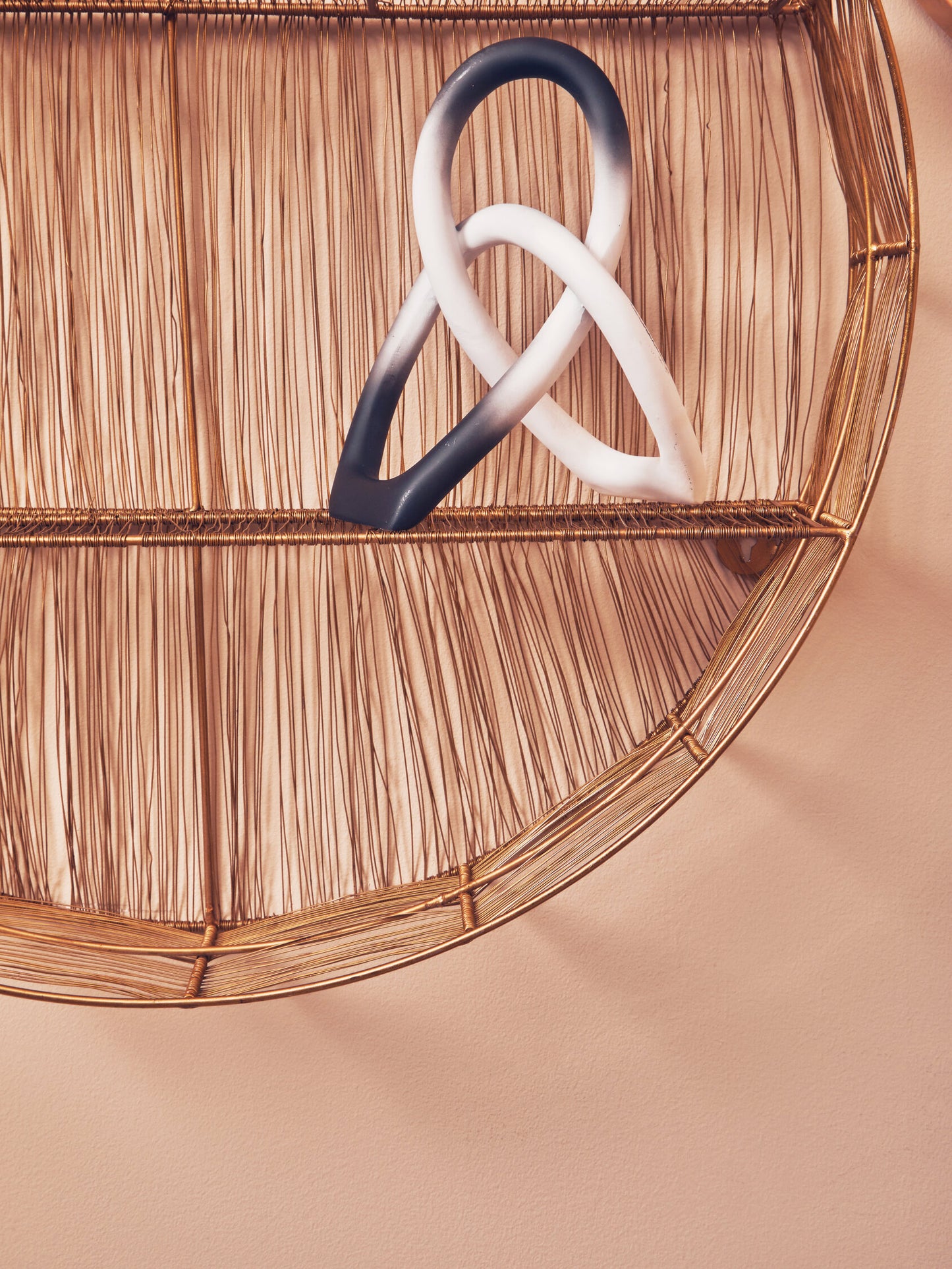 Artemis Gold Wire Round Wall Shelf