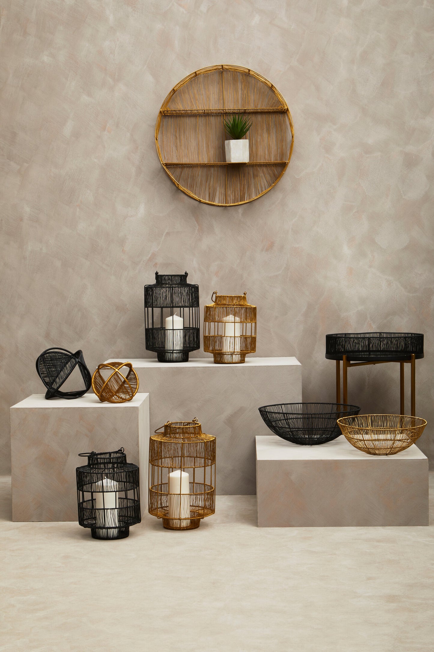 Artemis Gold Wire Round Wall Shelf