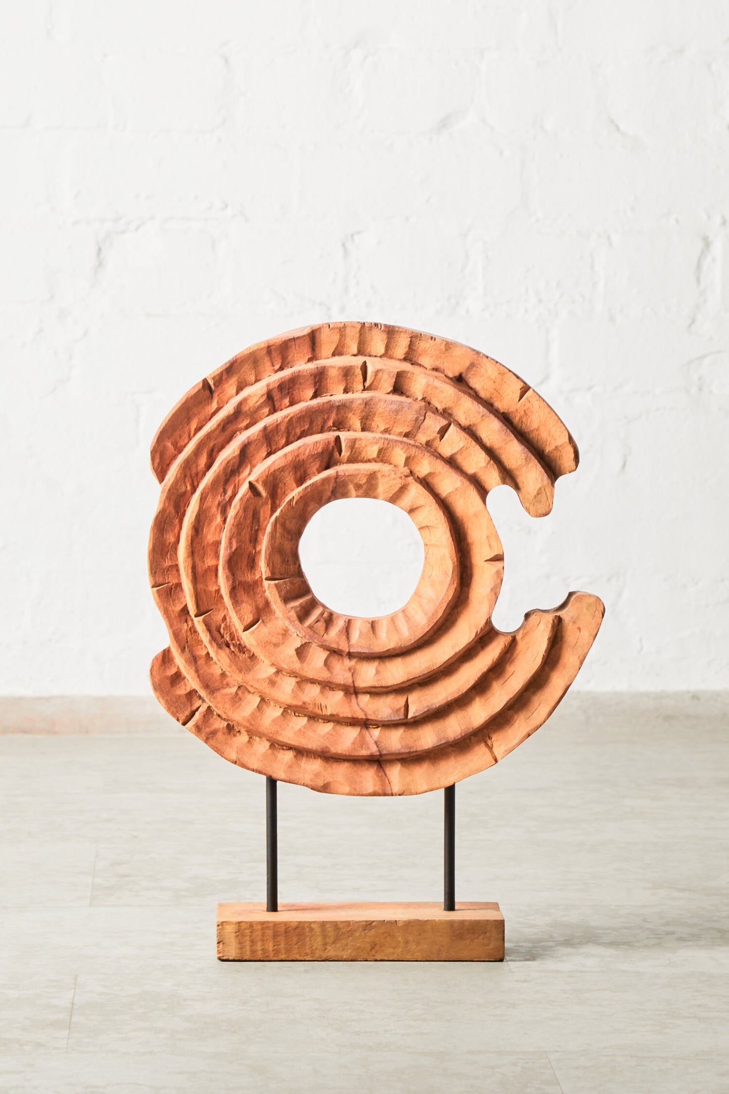 Luxe Decor Mango Wood Ring Sculpture