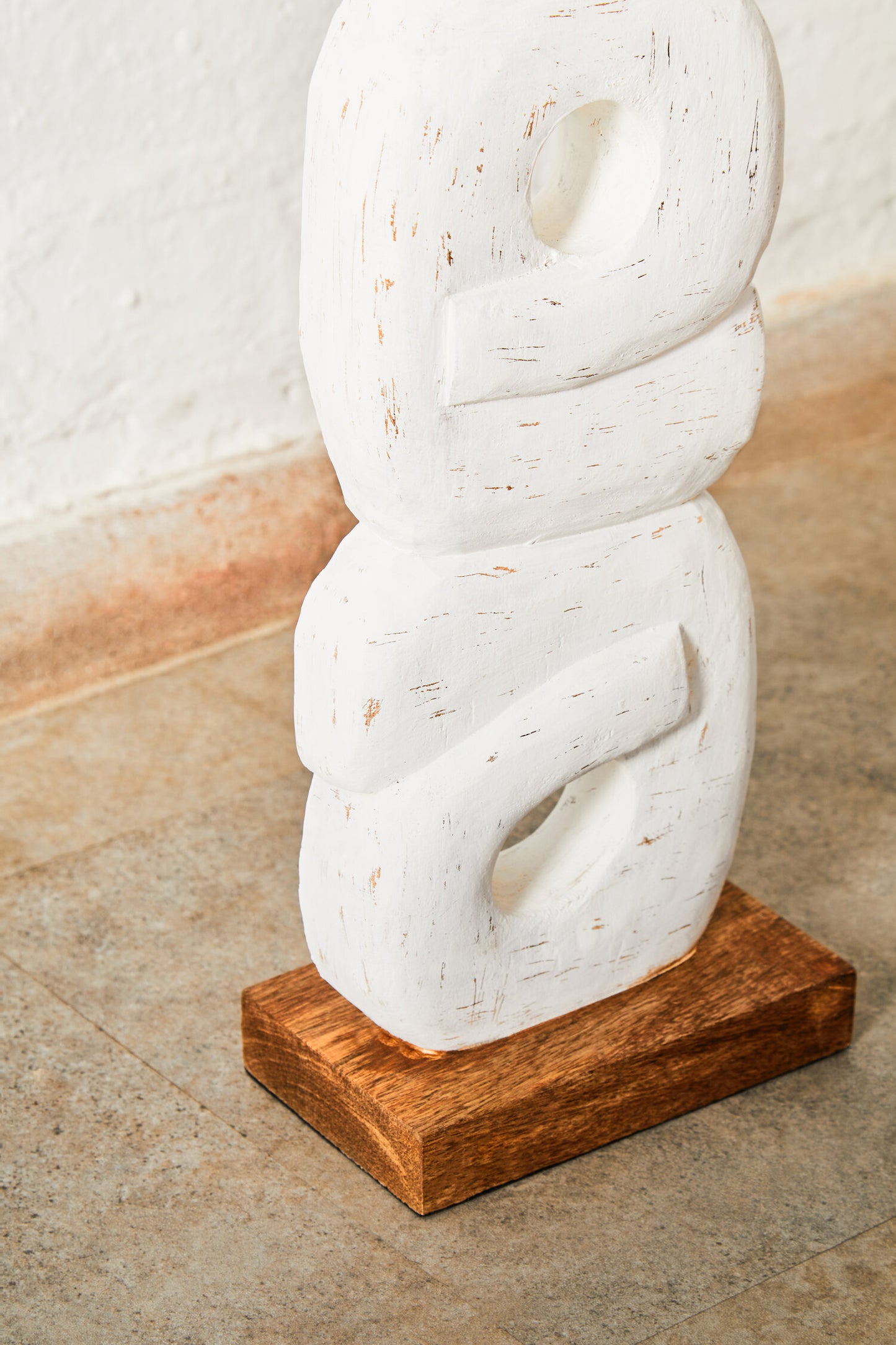 Luxe Decor White Mango Wood Ring Sculpture
