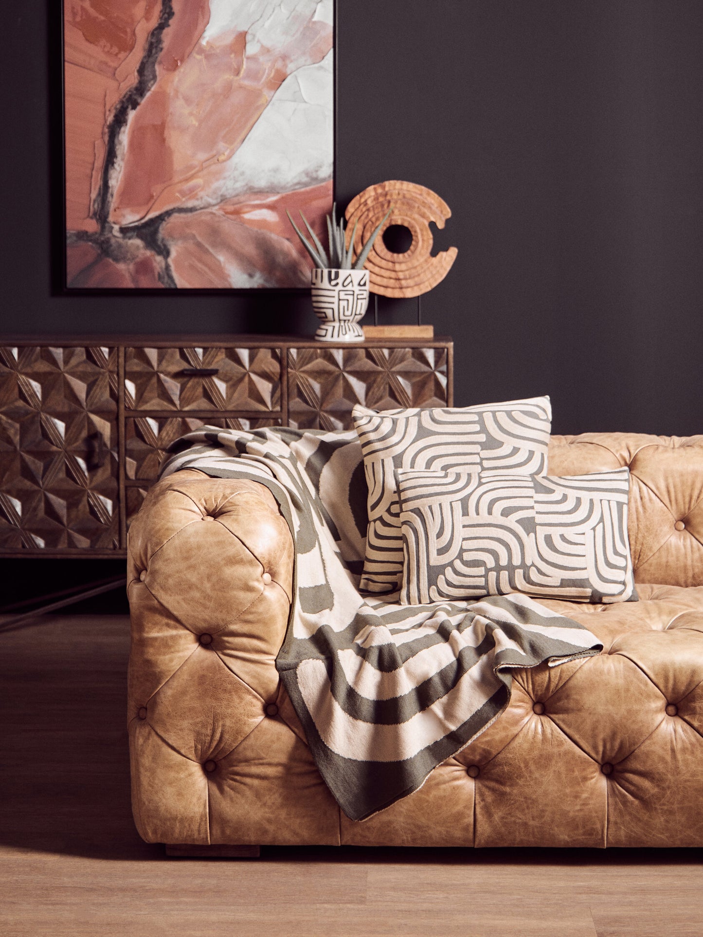 Luxe Decor Mango Wood Ring Sculpture