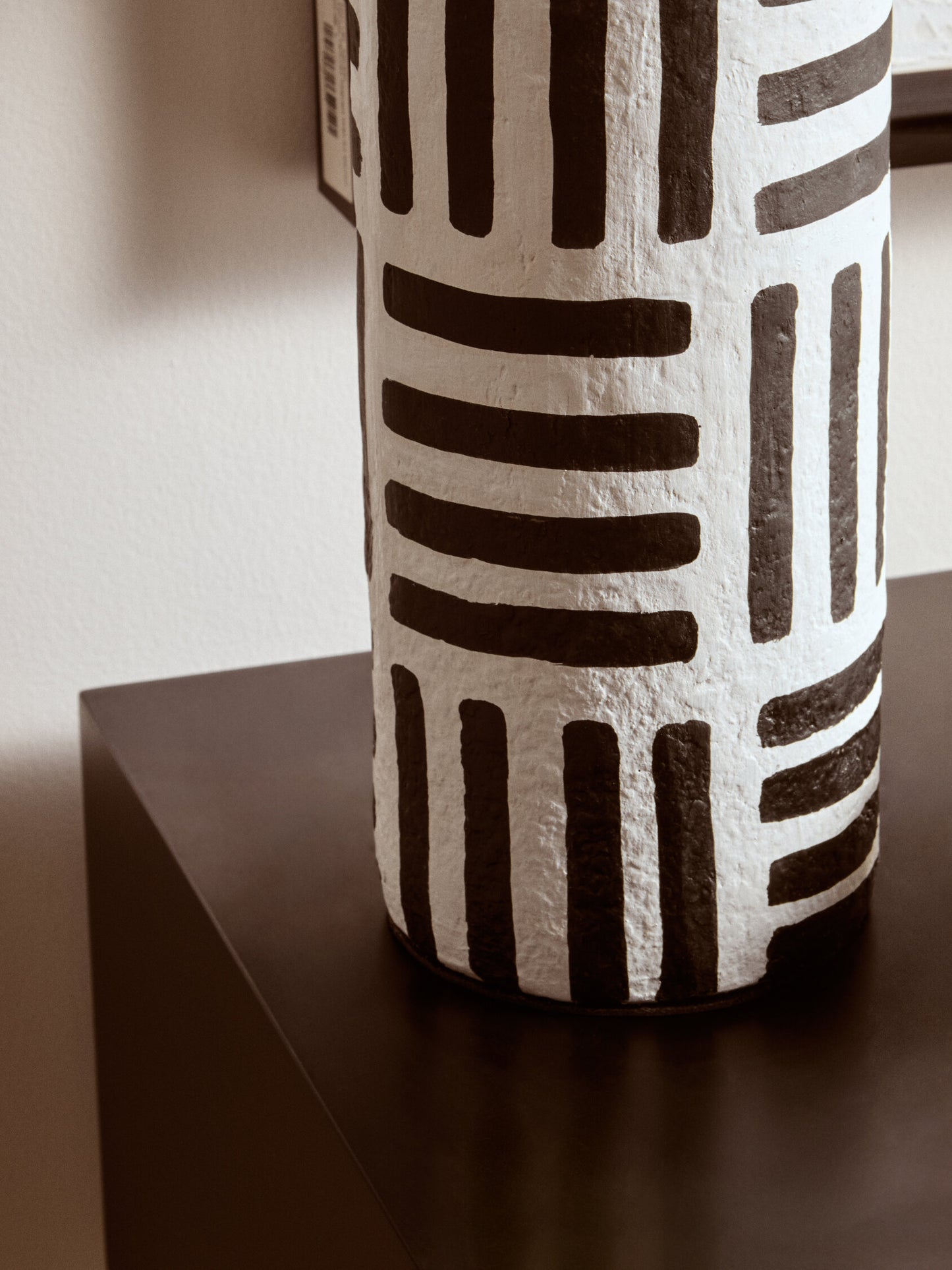Mono Black White Geometric Papier Mache Table Lamp